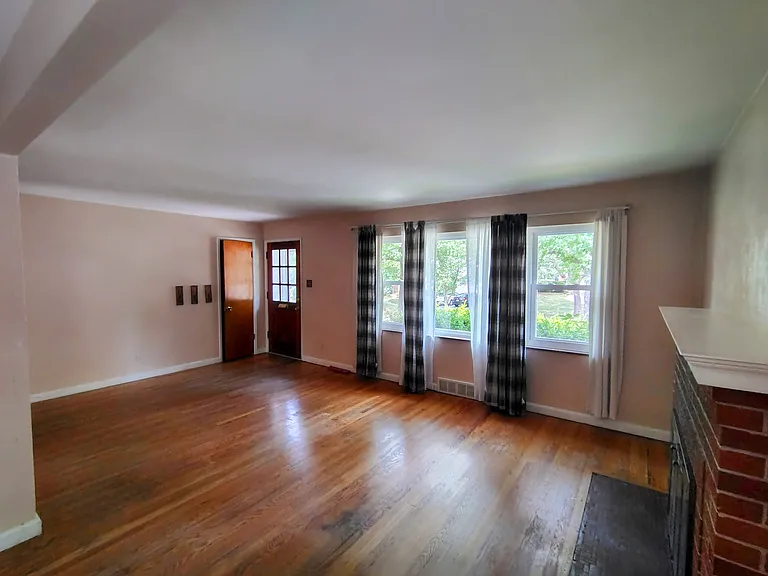 130 Turf Ct — Photo 2
