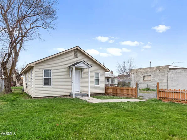 2208 S 3rd Ave, Yakima, WA 98903
