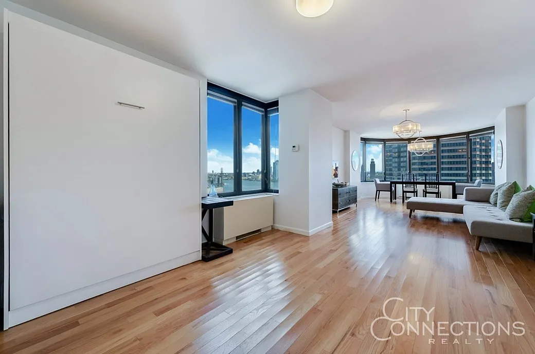 330 East 38th Street — Photo 2