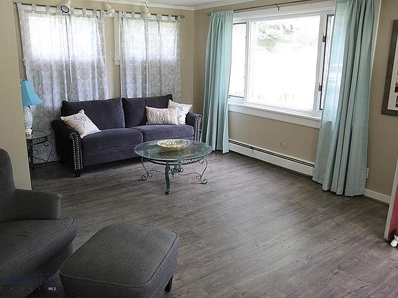 Family room front entry