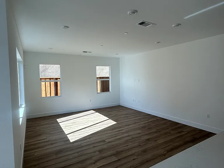 134 W Idyllwild Pl — Photo 5