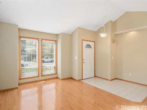 Front entrance/Living room