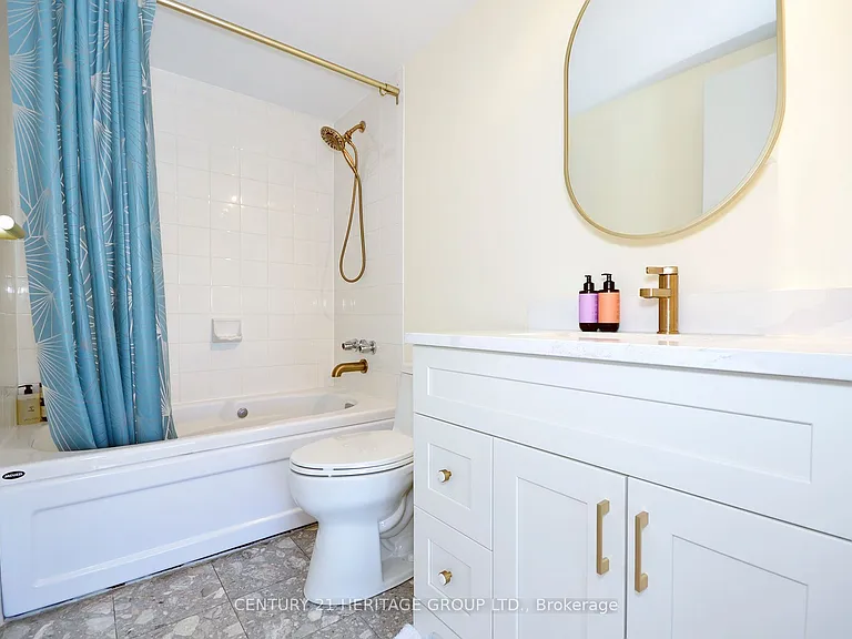 393 King St E #404 — Photo 18