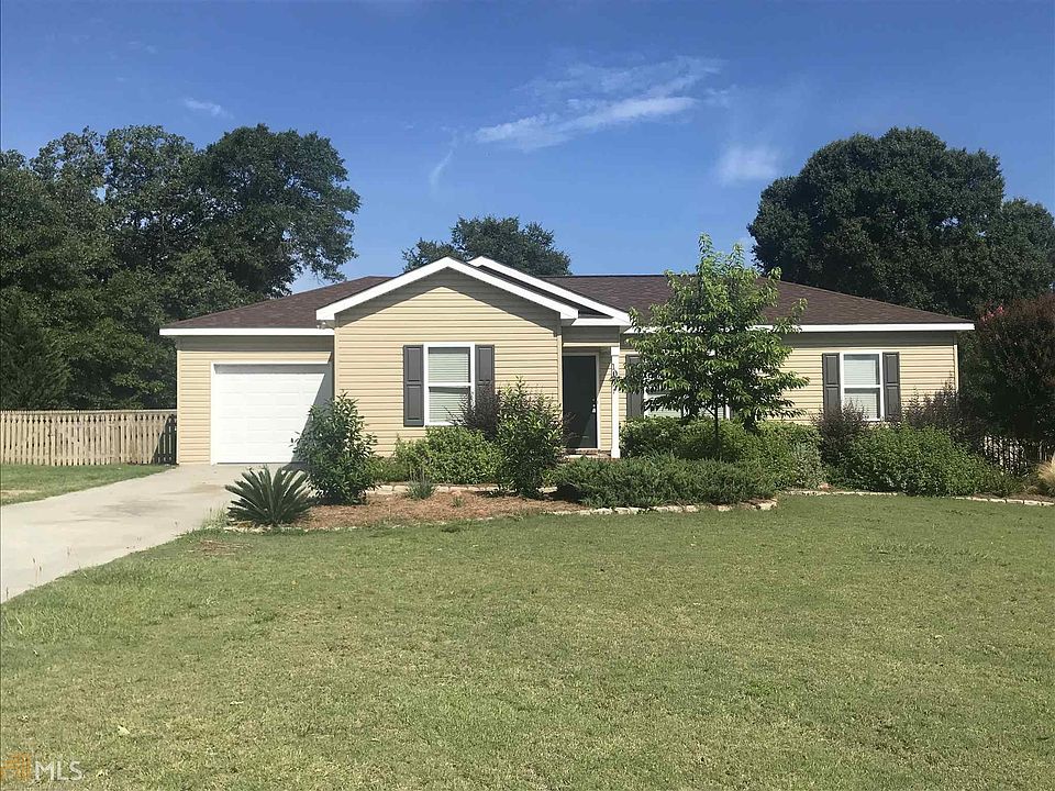 1st image of 104 Sandalwood Cir