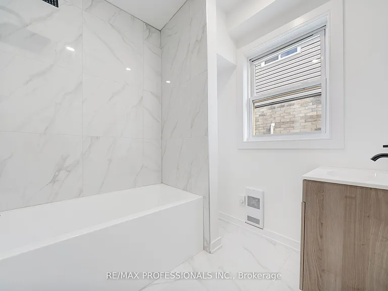27 Oakdale Ave #B — Photo 13