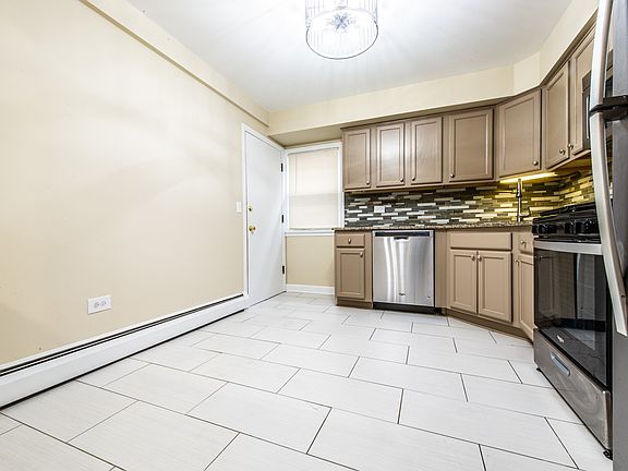 5th image of 3804 N Harlem Ave APT 2