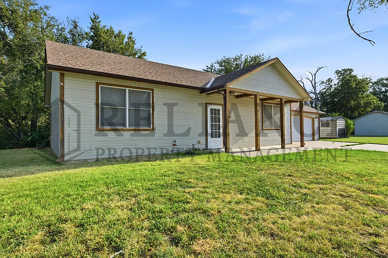 3 bed, 2.0 bath, 1344 sqft, $1,495 — Photo 3