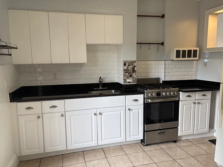 639 Martins Ln — Photo 4