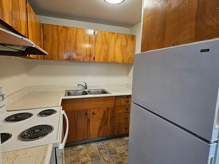 211 Shore Dr — Photo 7