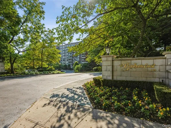 100 Hilton Avenue #907, Garden City, NY 11530