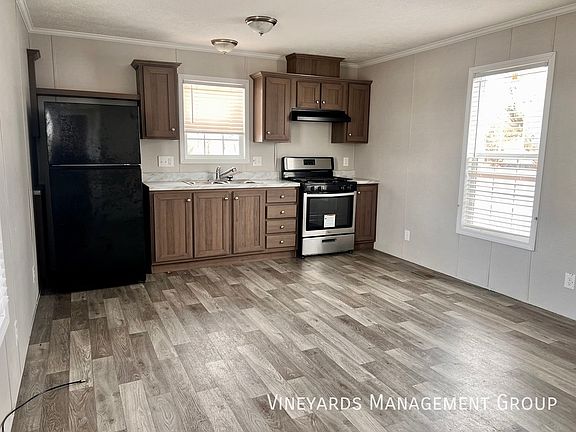 4th image of 1913 Hood Ave #70