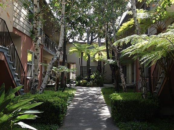3rd image of 3130 Rowena Ave #2015541