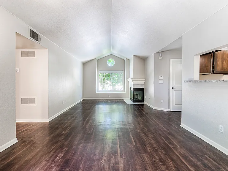 Larkspur Woods Apartment Homes — Photo 5