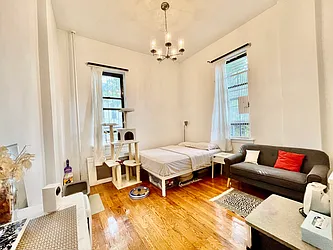 Rented by R New York