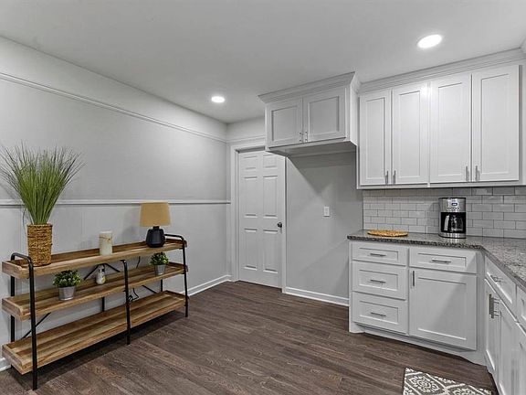 4th image of 4708 Mackey Dr