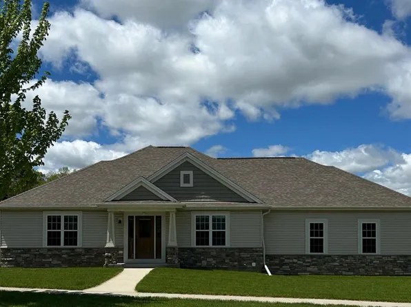715 Willow LANE, Hartford, WI 53027