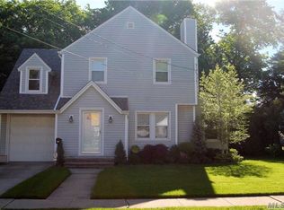 1593 Victoria St, Baldwin, NY 11510