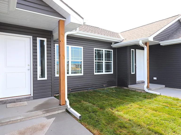 249-251 Capstone Dr — Photo 3