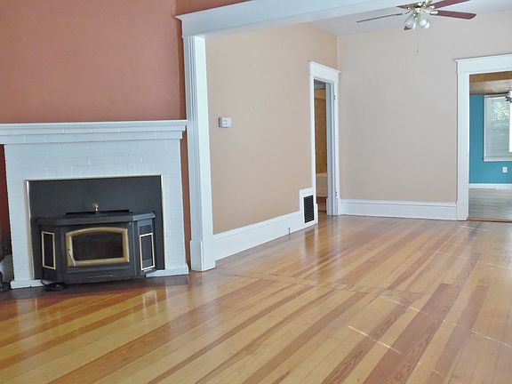 3rd image of 1207 N Corona St