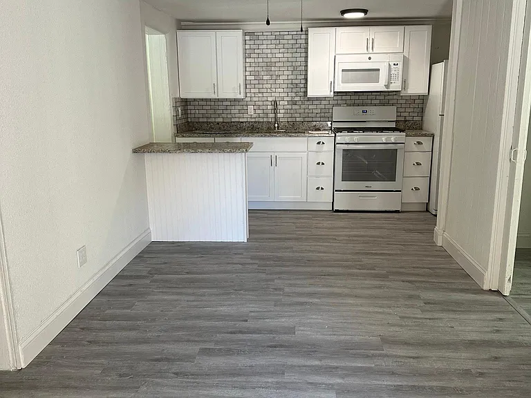 21 S Hollywood Ave #6 — Photo 2