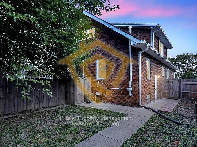 44 S Ewing St — Photo 4