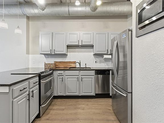 3rd image of 321 W 7th St APT 402