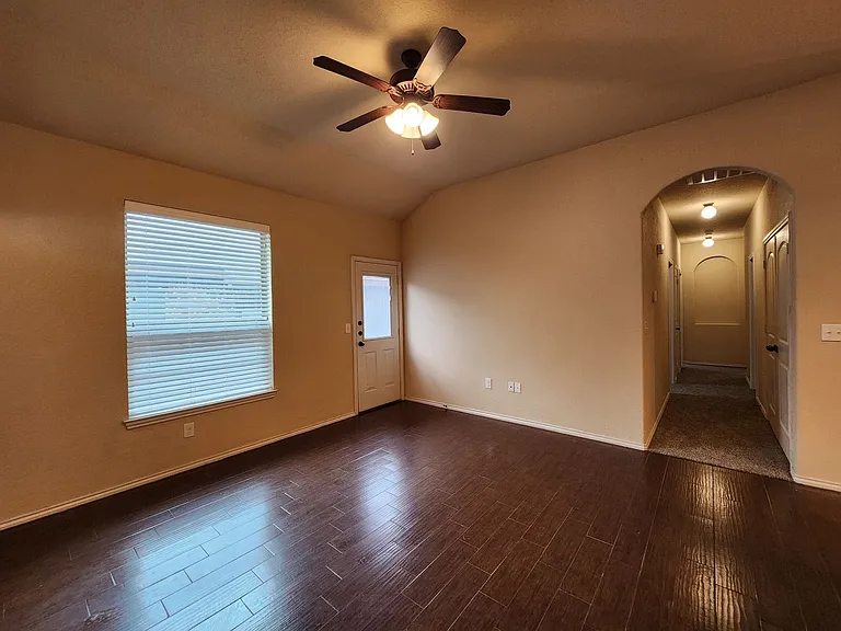 712 Creekside Cir — Photo 7