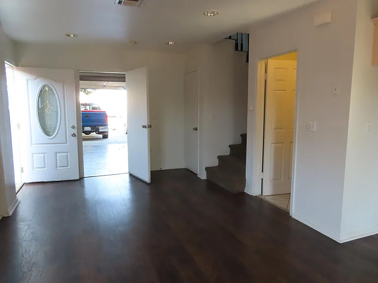 749 S Arizona Ave — Photo 3