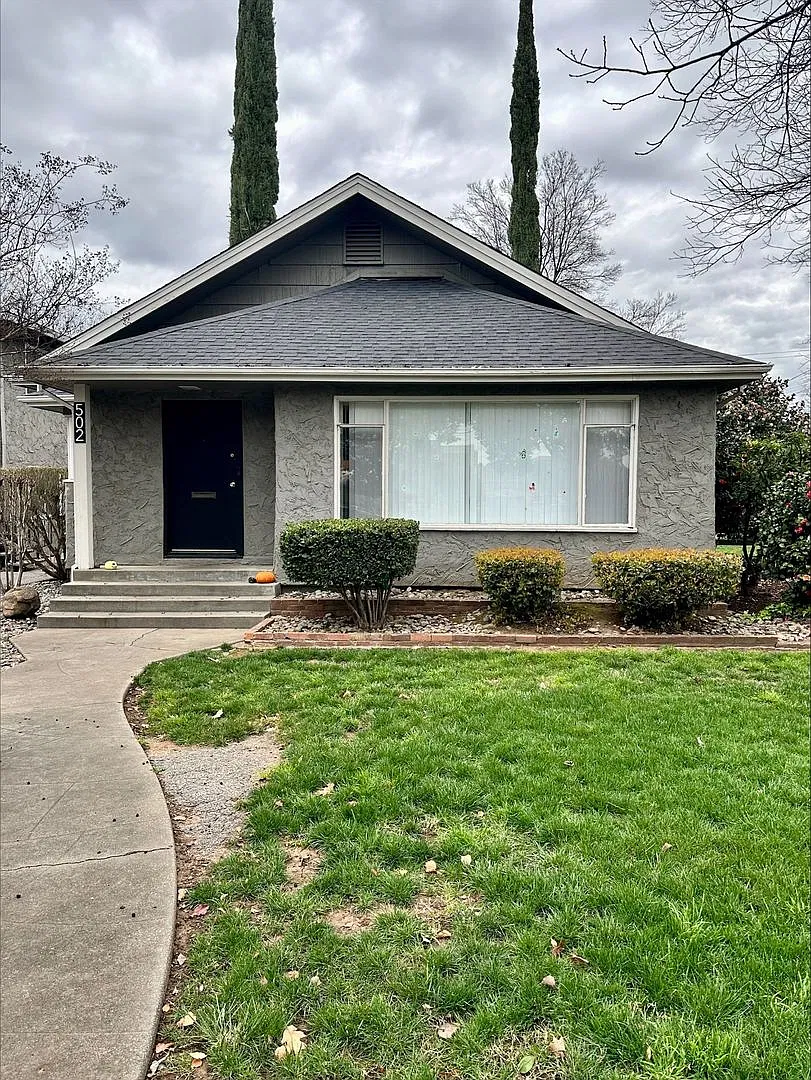 **Summer 2027-Reserve Now** Cute House located close to Chico State and Downtown Chico — Photo 1