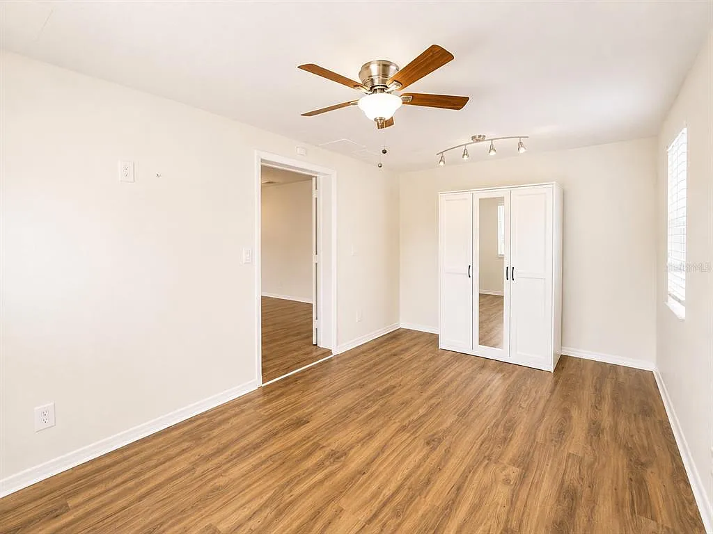 4 bed, 2.5 bath, 2093 sqft, $3,500 — Photo 4