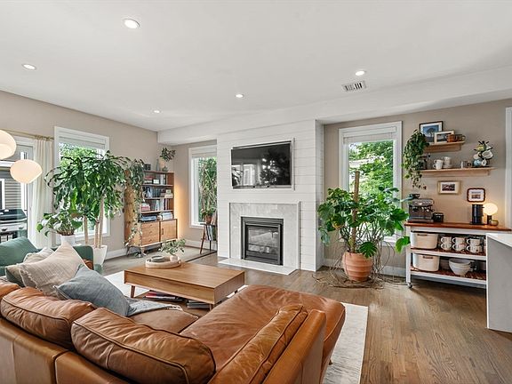 3rd image of 15 Wendeller St #2