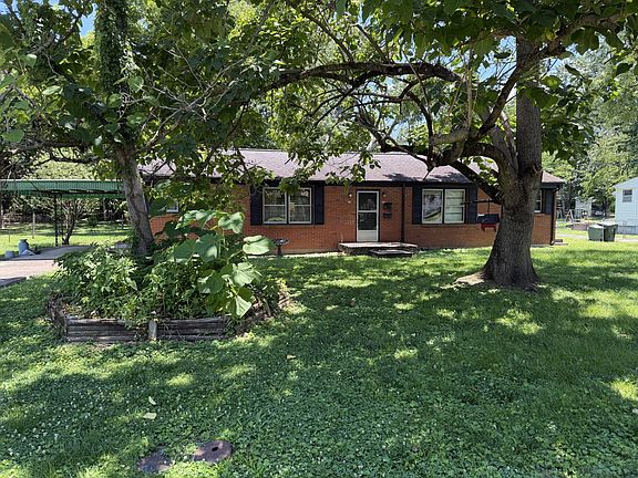 3rd image of 901 Fowler St