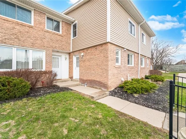 50 Westmount Rd W #20, Kitchener, ON N2M 1R5