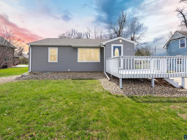 517 Essex St, Garretson, SD 57030