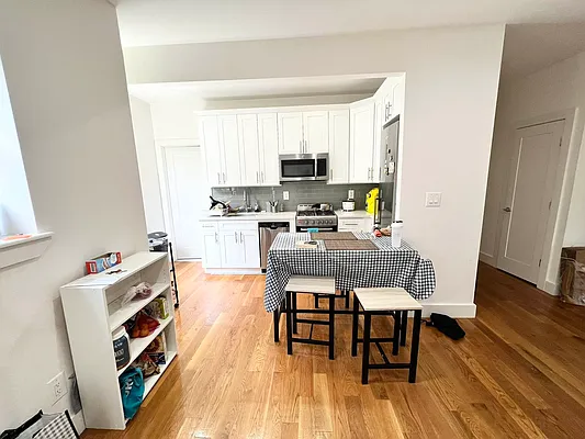 Rented by EastMount Realty LLC | media 1