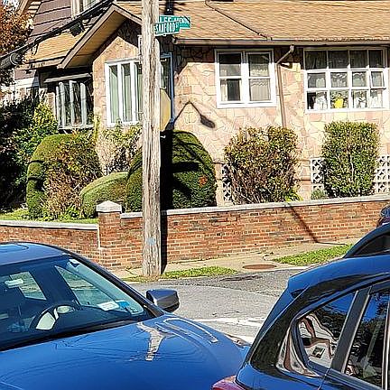 5th image of 105 Lee Ave