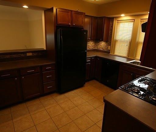 4th image of 2845-2851 N Oakland Ave #4733346