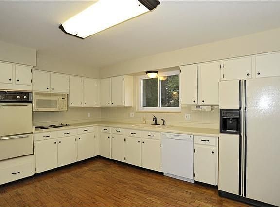 5th image of 4991 S Chester St