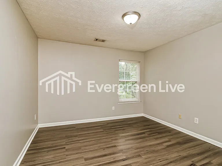 395 Lakeside Cir — Photo 13