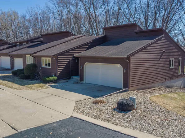 2917 Brookview Dr, Freeport, IL 61032