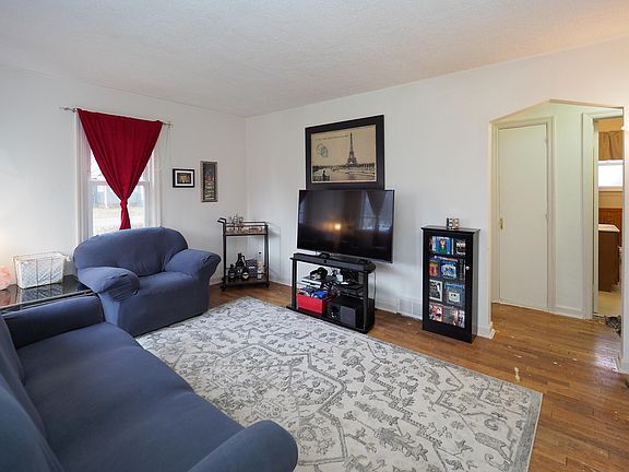 4th image of 2907 Kenilworth Ave