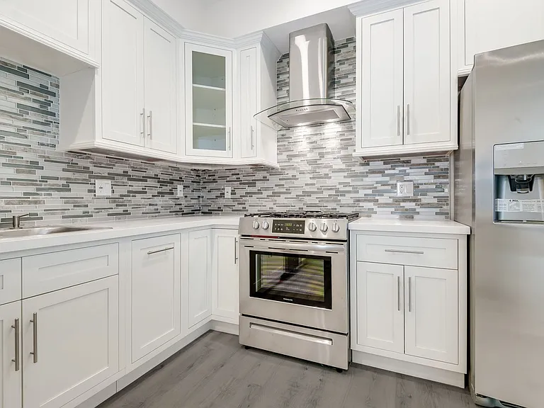 Regency Holt Apartments — Photo 23