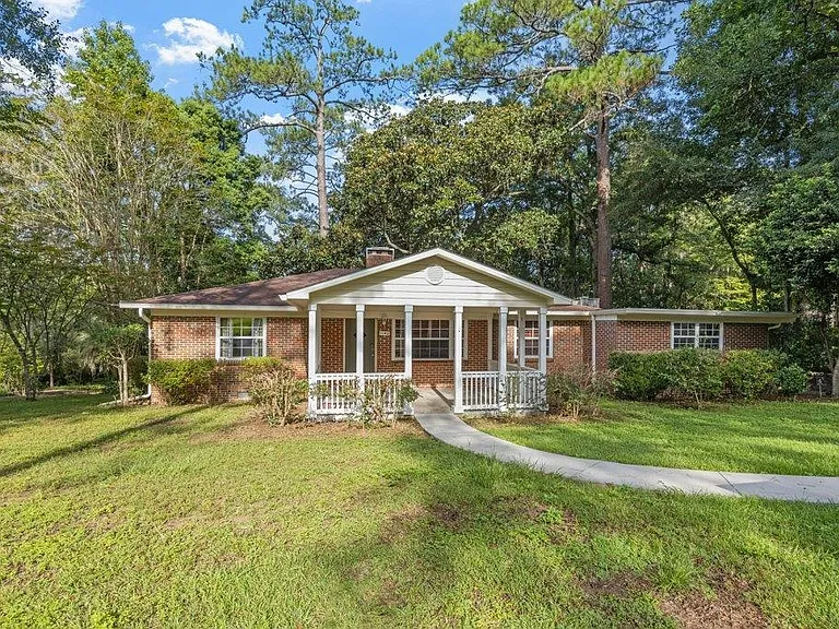 1142 Old Fort Dr — Photo 3