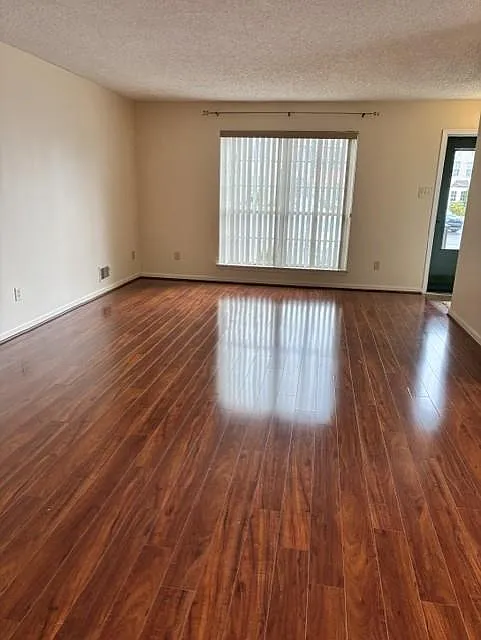 2 bed, 2.0 bath, 1263 sqft, $2,200 — Photo 3