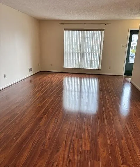 1943 Willings Ln — Photo 3