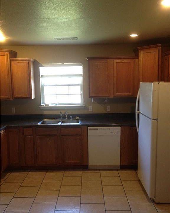 2nd image of 1682 N Willowbrook Dr