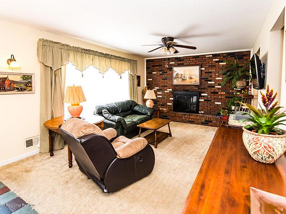 3rd image of 924 Surf Ave