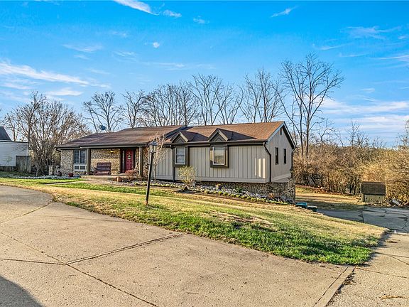 3rd image of 610 W Alex Bell Rd