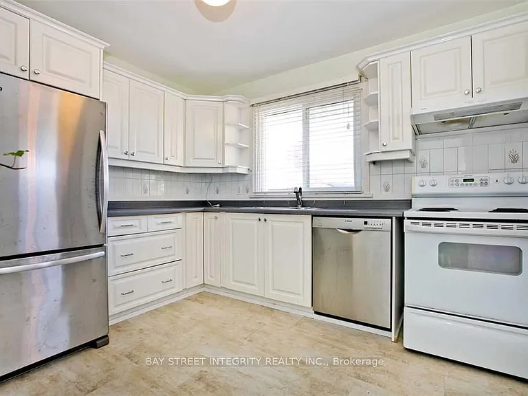60 Hesketh Ct — Photo 8