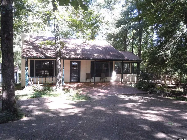 203 Peachtree Ln, Holly Lake Ranch, TX 75765